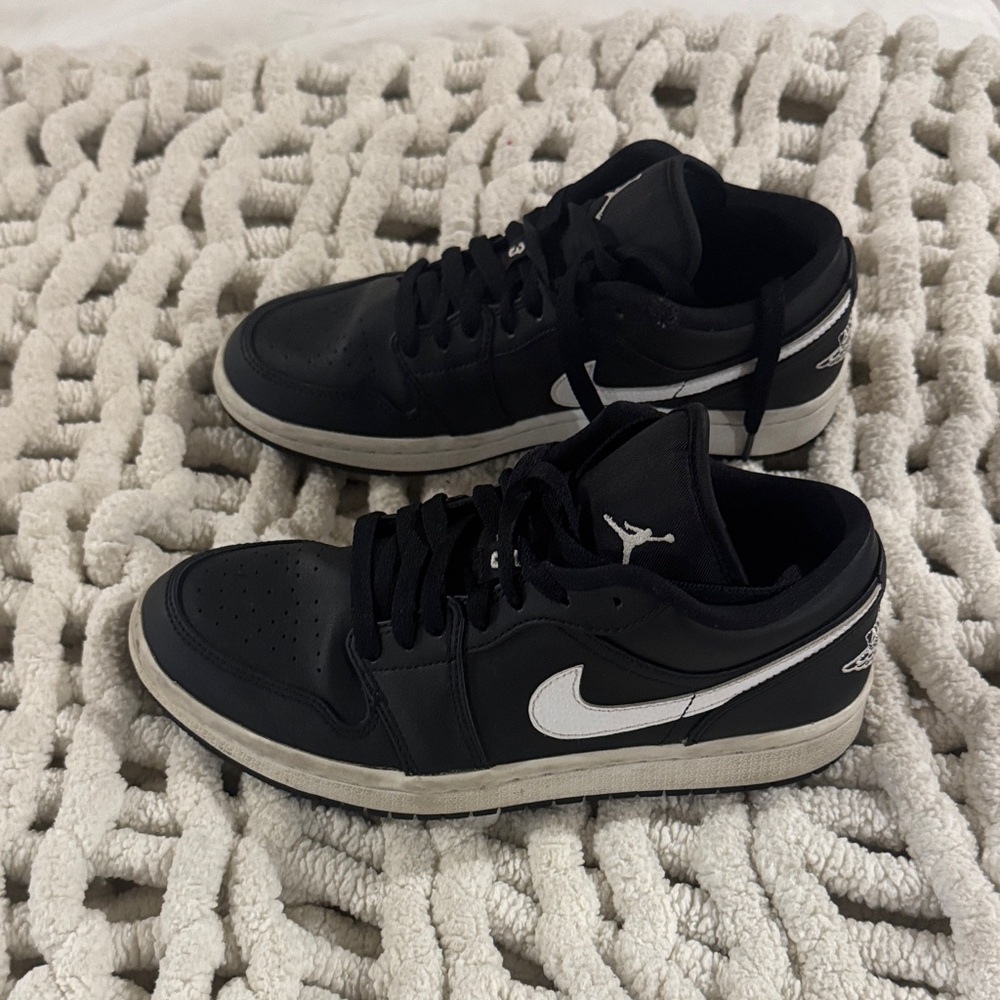 Nike JORDAN 1. Women’s Black and White Sneakers